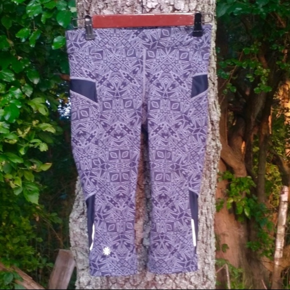 ATHLETA Cropped Short Active Pants XS - Picture 2 of 5